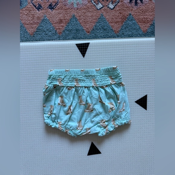 Kate Quinn|Baby girl pastel shorts in bamboo-Ice Skating Print,super soft•12-18M - Picture 2 of 5